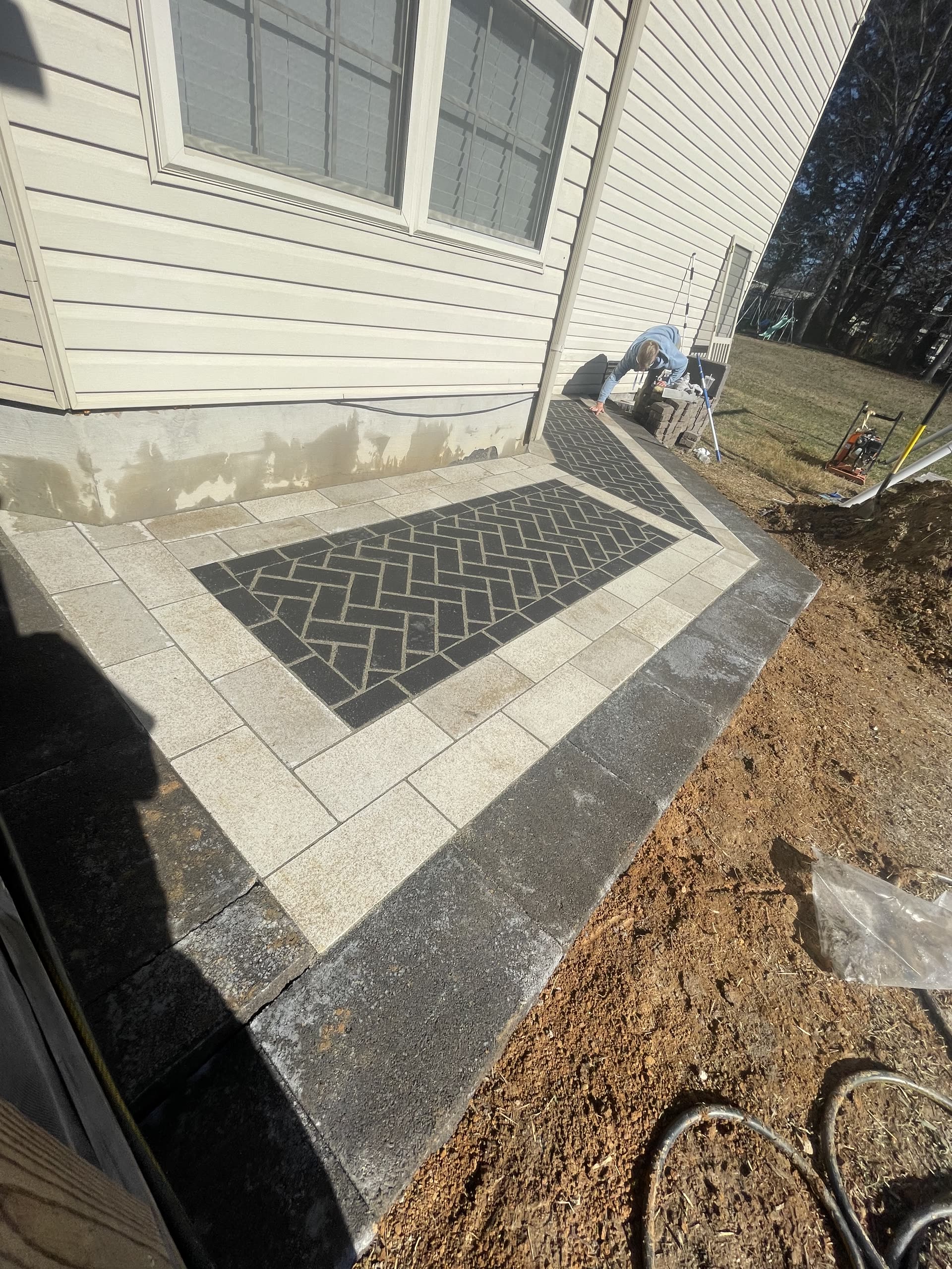 Paver patio and retaining wall Knoxville TN by Block Solid Construction