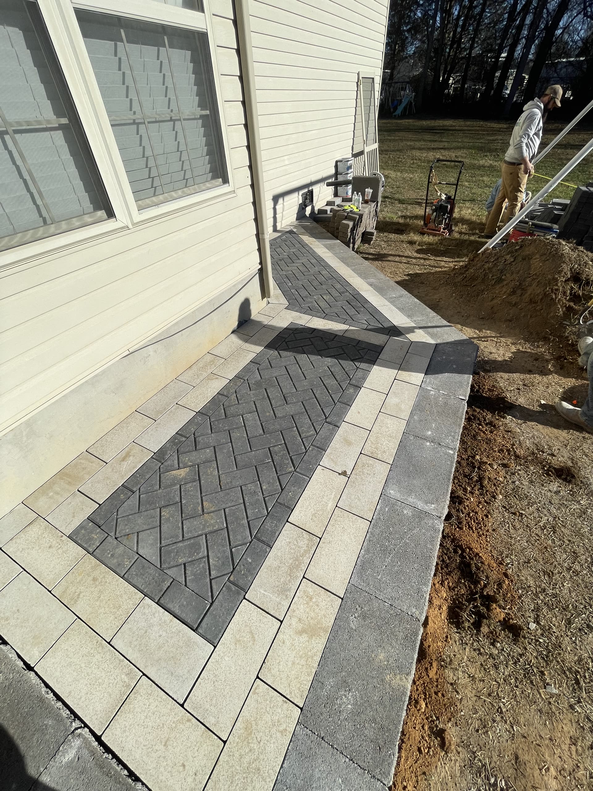 Paver patio and retaining wall Knoxville TN by Block Solid Construction