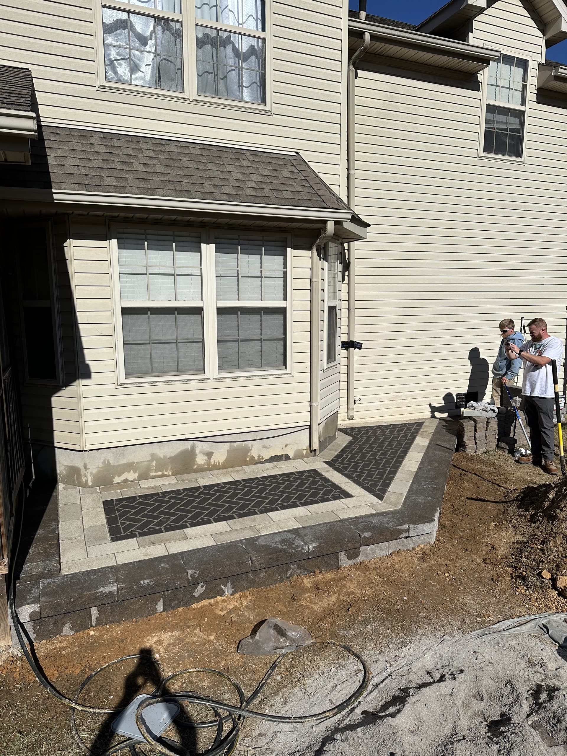 Paver patio and retaining wall Knoxville TN by Block Solid Construction